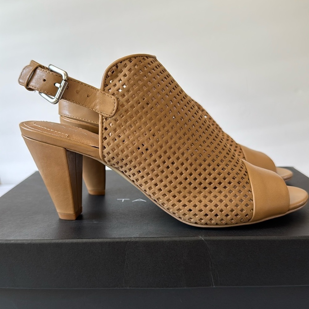 BNWB-Tahari Eloise Slingback Stacked Heel Sandal
Size 7 1/2 Fawn